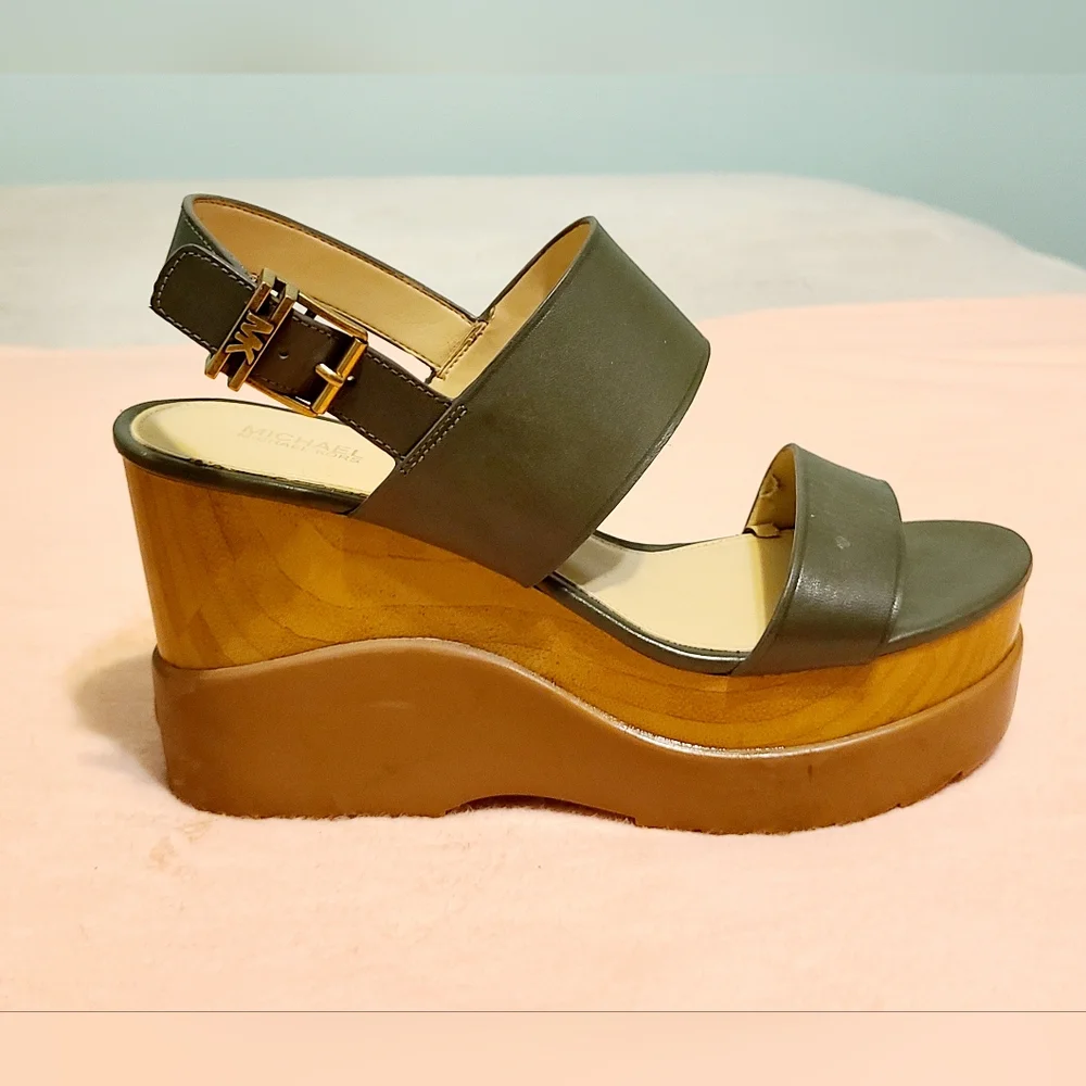 MICHAEL KORS sz 8.5 - Picture 4 of 14